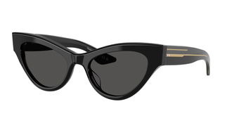 Das Bild zeigt die Oliver Peoples Sonnenbrille OV5573SU 1951c 149287 leicht seitlich.